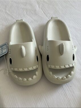 Shark Slip-On Sandals/Clogs in Light Gray - brand new with tags